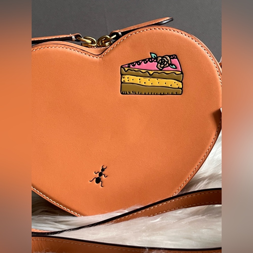 💰SOLD - CK398 - Coach X Observed By Us Heart Crossbody - Picture 6 of 15